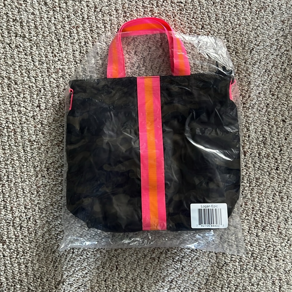NWT HAUTE SHORE women's logan showoff bag in green camo/pink/orange stripes - Picture 9 of 10